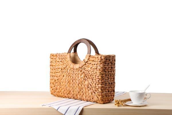 Wooden Handle Carrying Straw Woven Bag Image 3