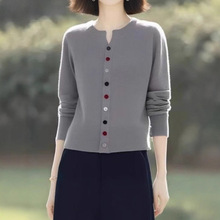 2025秋季新款气质温柔时尚百搭纯色圆领秋季灰色彩扣针织衫开衫