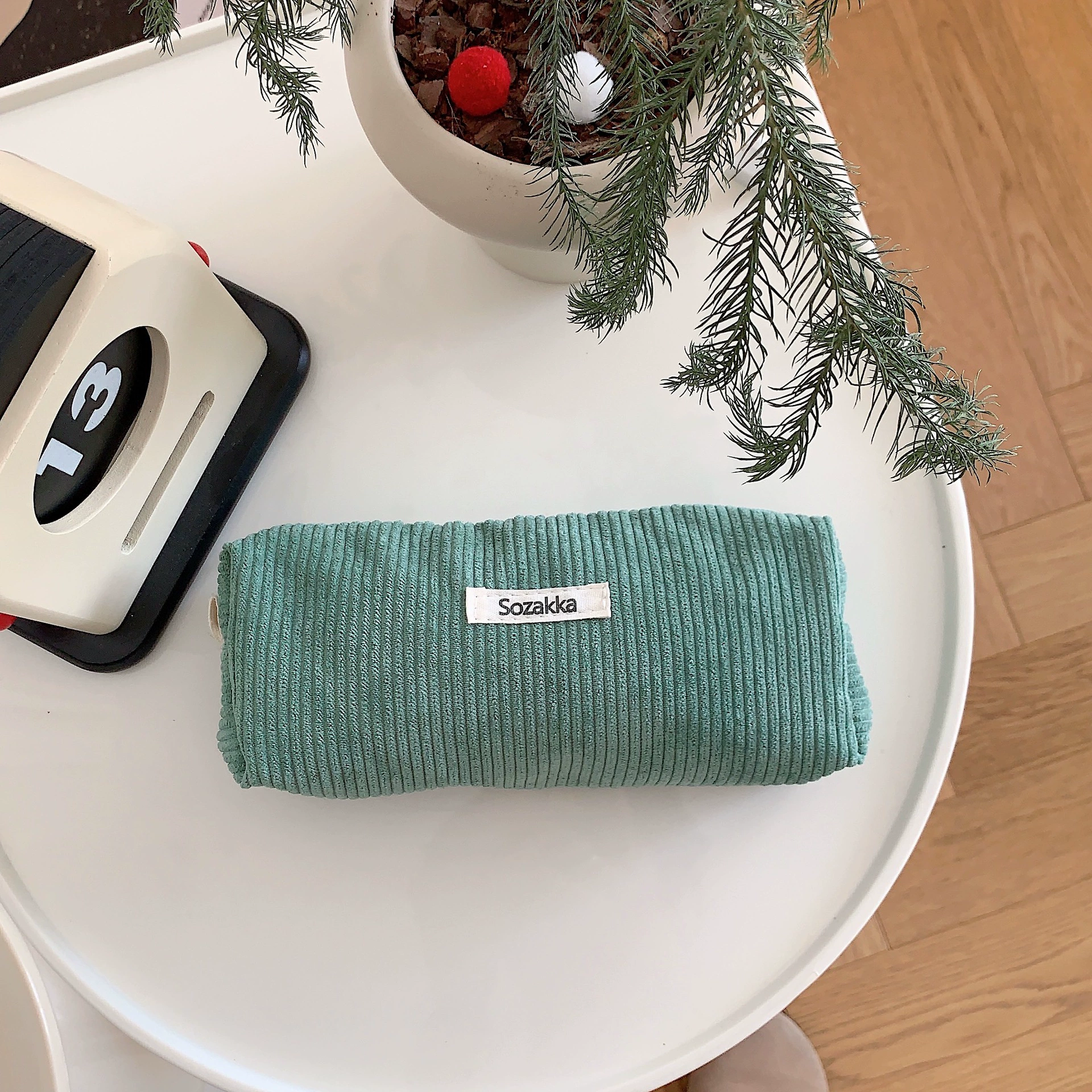 Retro coloured pencils, pencil case, storage bag for elementary school students
