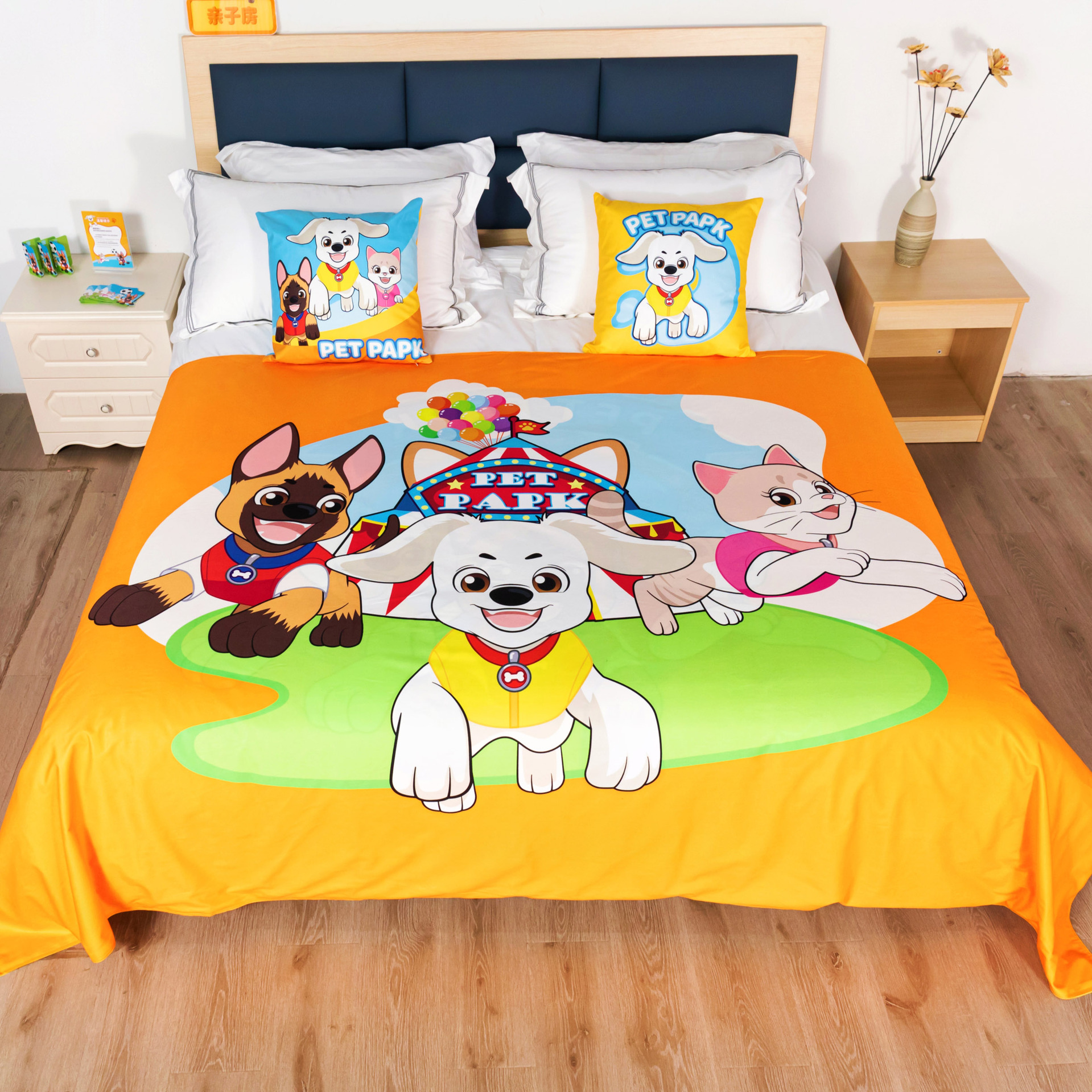 Hotel diseño de la habitación entre padres e hijos hotel para niños lindo tema de dibujos animados para mascotas decoración de la habitación familiar cama cubierta cama cola toalla almohada