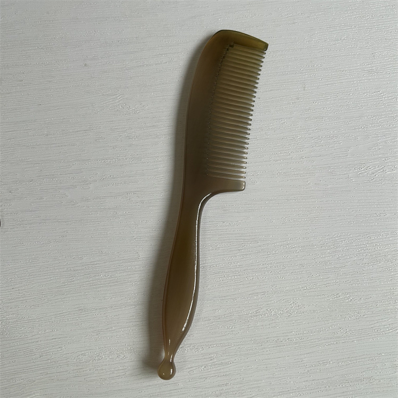 18cm Horn Acupoint Massage Comb Natural Buffalo Horn Hair Comb Scalp Care Detangling Comb for Adults and Children in use