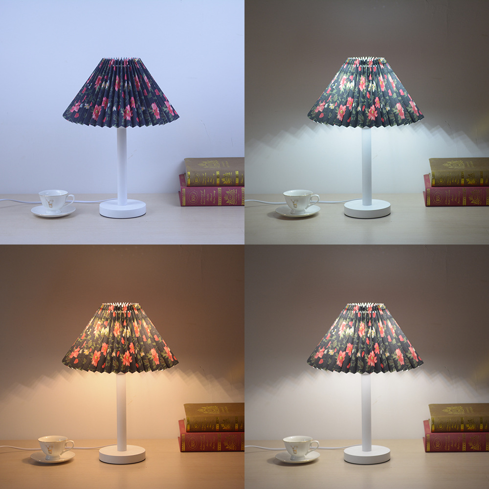 Lámpara de mesa plisada de noche de dormitorio de madera maciza nórdica Corea del Sur internet celebrity ins B & B cafe dormitorio lámpara de decoración nocturna