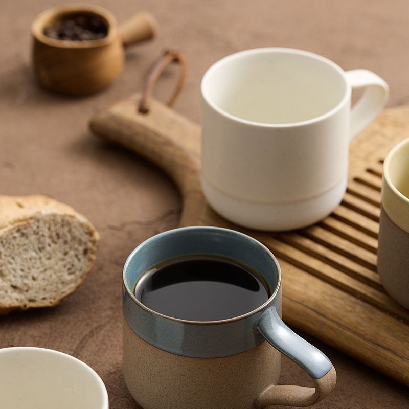 Taza de mango en forma de U con montañas y ríos, taza de alto valor, taza de pareja, regalo de mano, taza de cerámica Dehua, regalo al por mayor