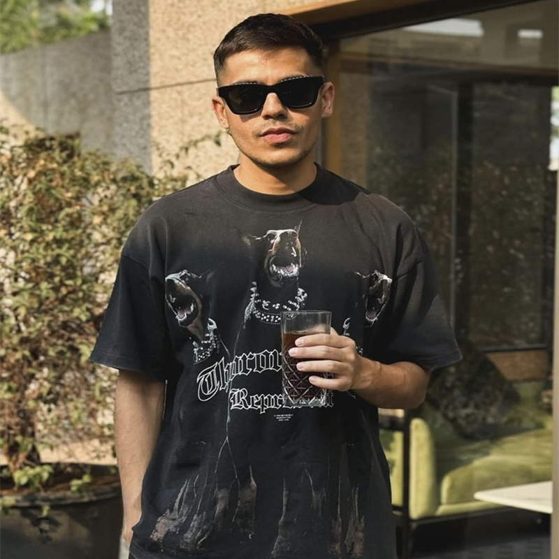 Represrep杜賓犬水洗いして古いアメリカのファッションブランドのヴィンテージのレトロなサメの半袖のtシャツの男をします。|undefined
