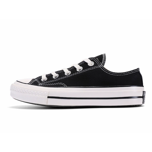 It is recommended to take a small size in the black low.