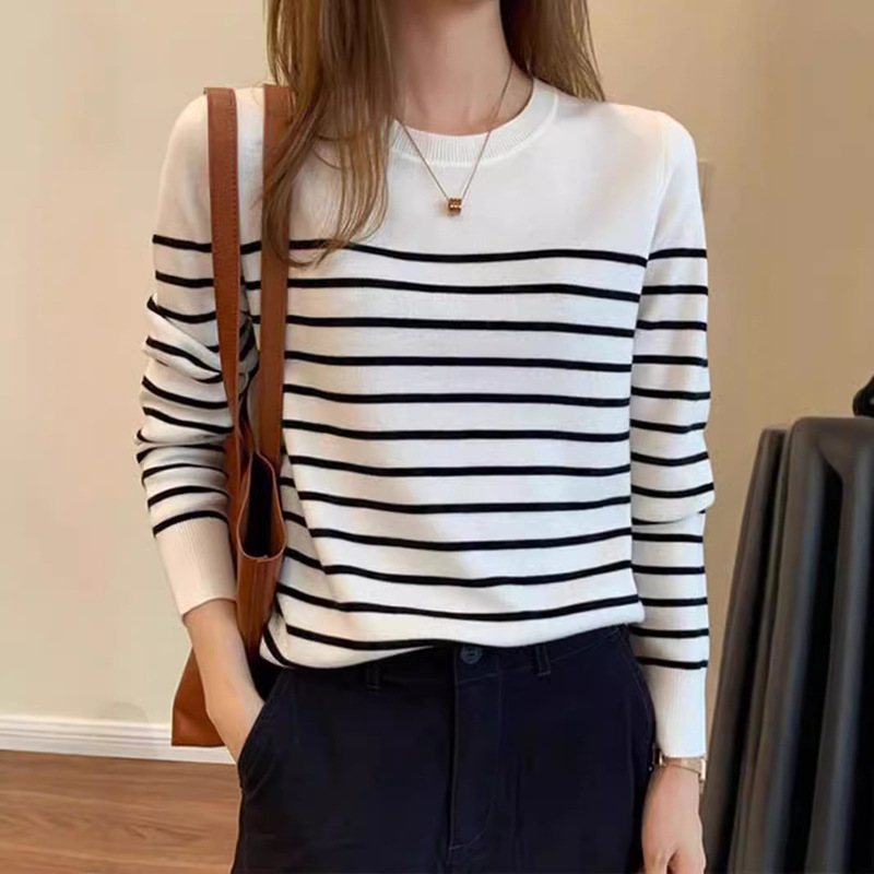 Black and White Stripesd Knitwear Long-Sleeved Spring & Fall Knitwear Bottoming Shirt Women's Popular Autumn Clothing 2025 New Inner Top