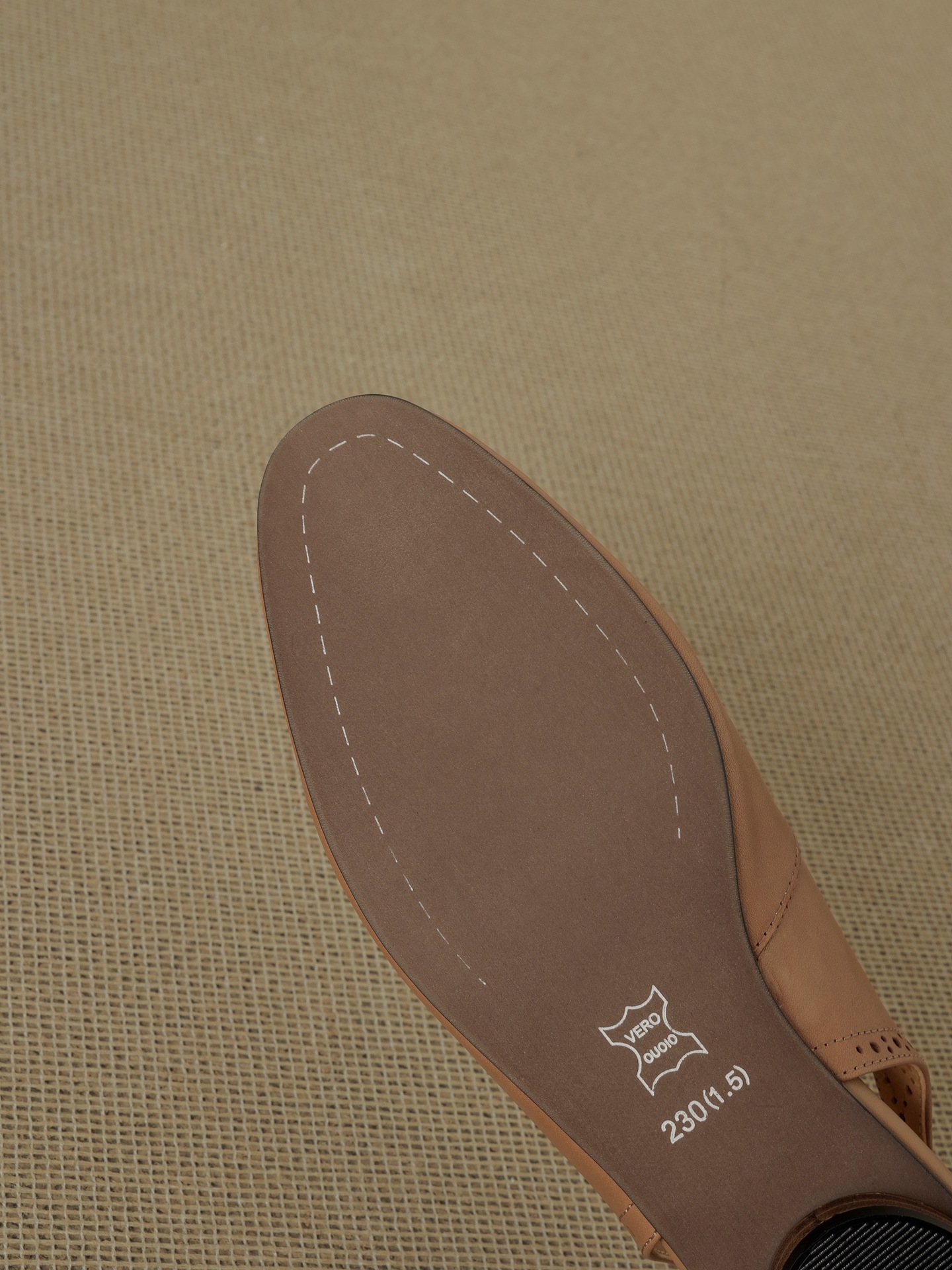 Sandal nữ quai ngang mũi kín da bò cổ điển gót thấp — màu nâu chi tiết 26