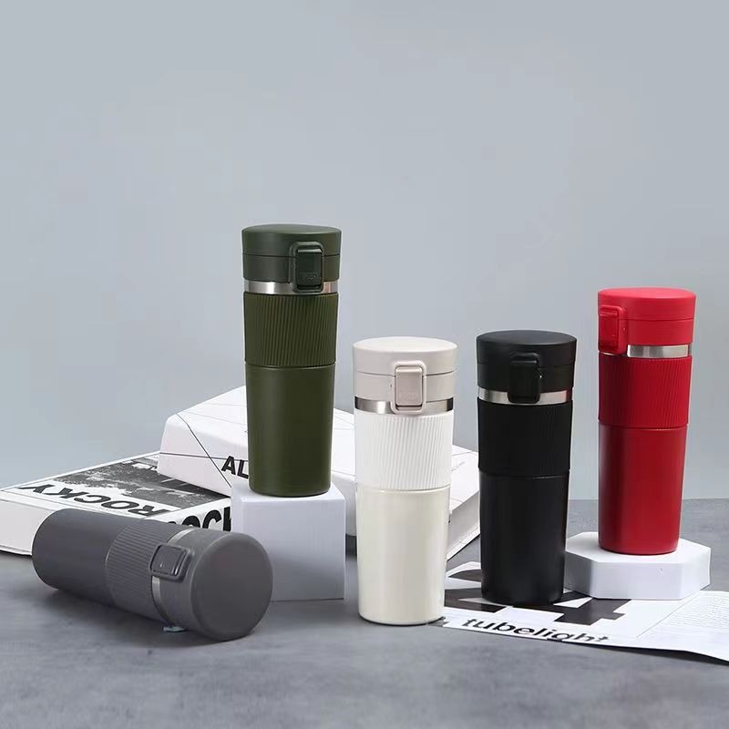 Taza de café de acero inoxidable de diseño transfronterizo con alto atractivo estético para hombres y mujeres, taza térmica portátil para coche con tapa abatible, ideal para regalar.