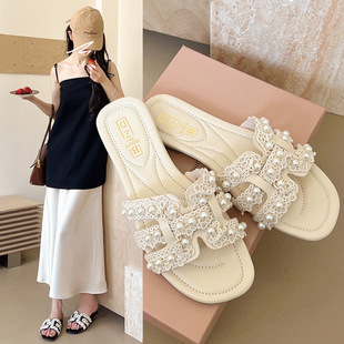 French Style Pearl Slippers Women's Summer Outer Wear 2025 New Fairy Chanel Style Fashionable Flat Bottom Beach Slippers