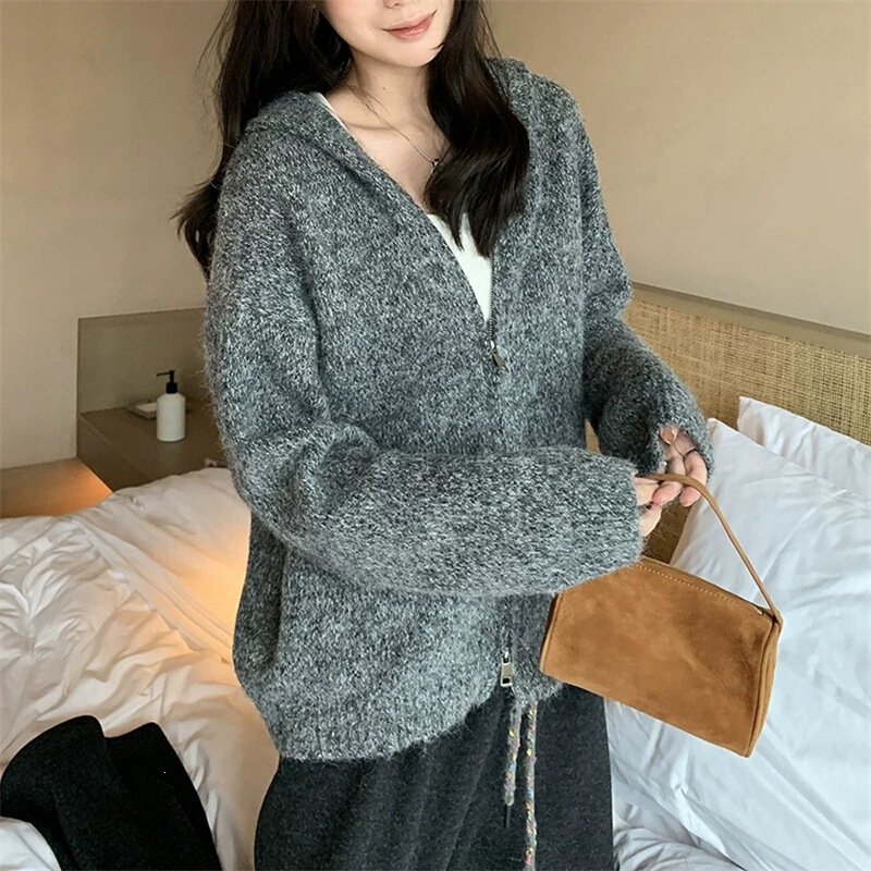 Grayish-black zippered knitted cardigan for women, 2026 autumn and winter new style, loose-fitting thick sweater jacket, Korean-style hooded top Grayish-black zippered knitted cardigan for women, 2026 autumn and winter new style, loose-fitting thick sweater jacket, Korean-style hooded top