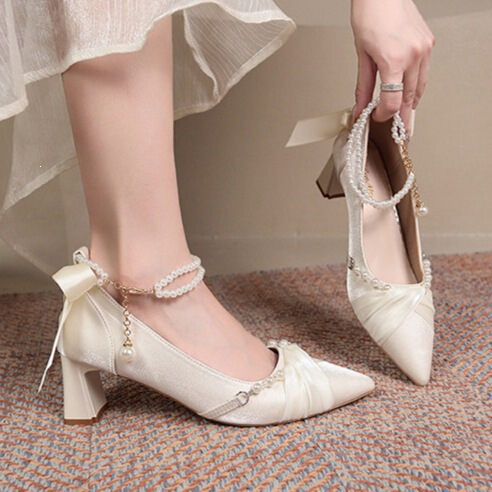 Korean-style Mary Jane high-heeled shoes for women, 2026 new summer model, pointed toe chunky heel single shoes, fairy style, suitable for pairing with dresses, bridesmaid shoes