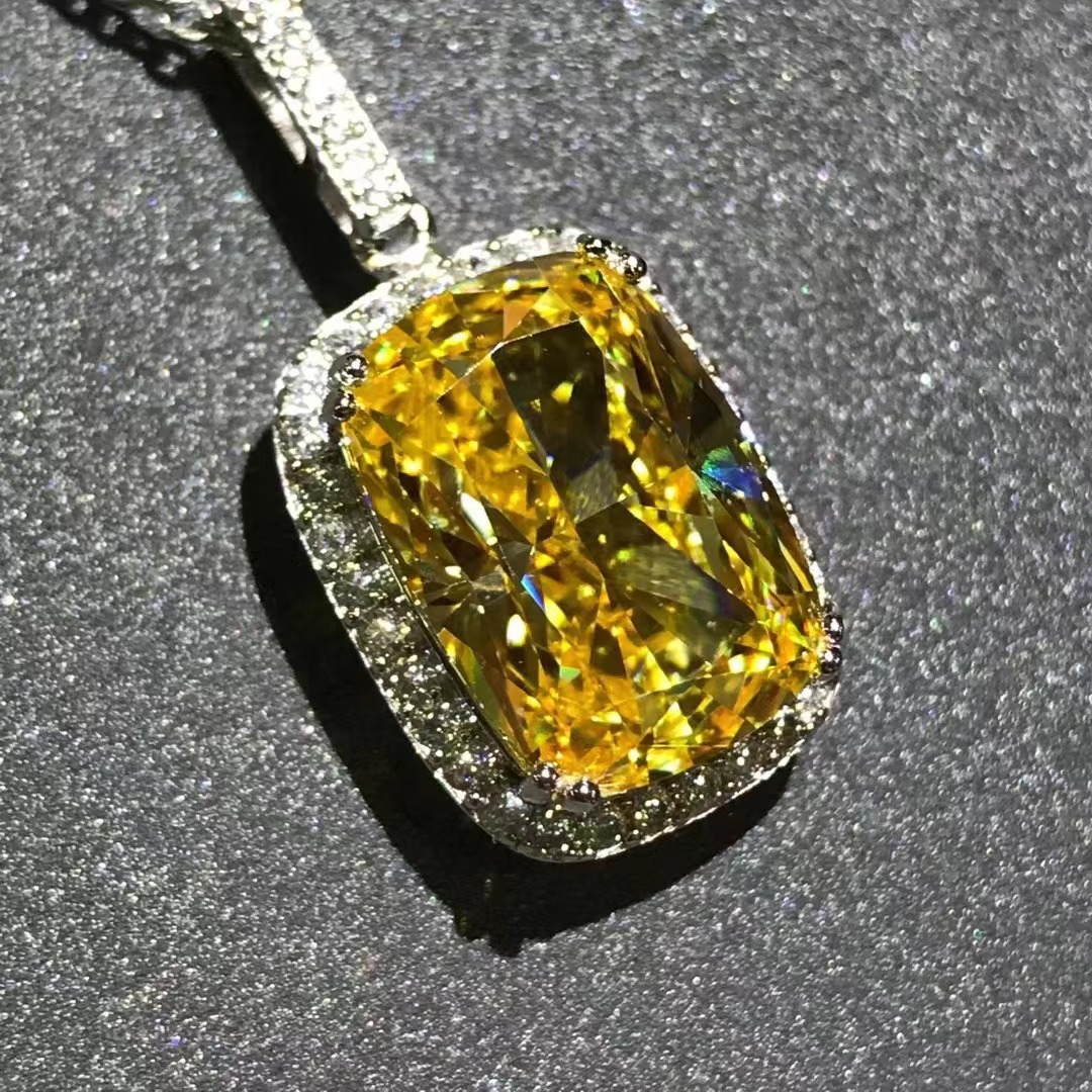 Collar de colgante de diamante de alto carbono rosa de corte de almohada incrustado 6 quilates de diamante de alto carbono importado S925 collar de plata esterlina