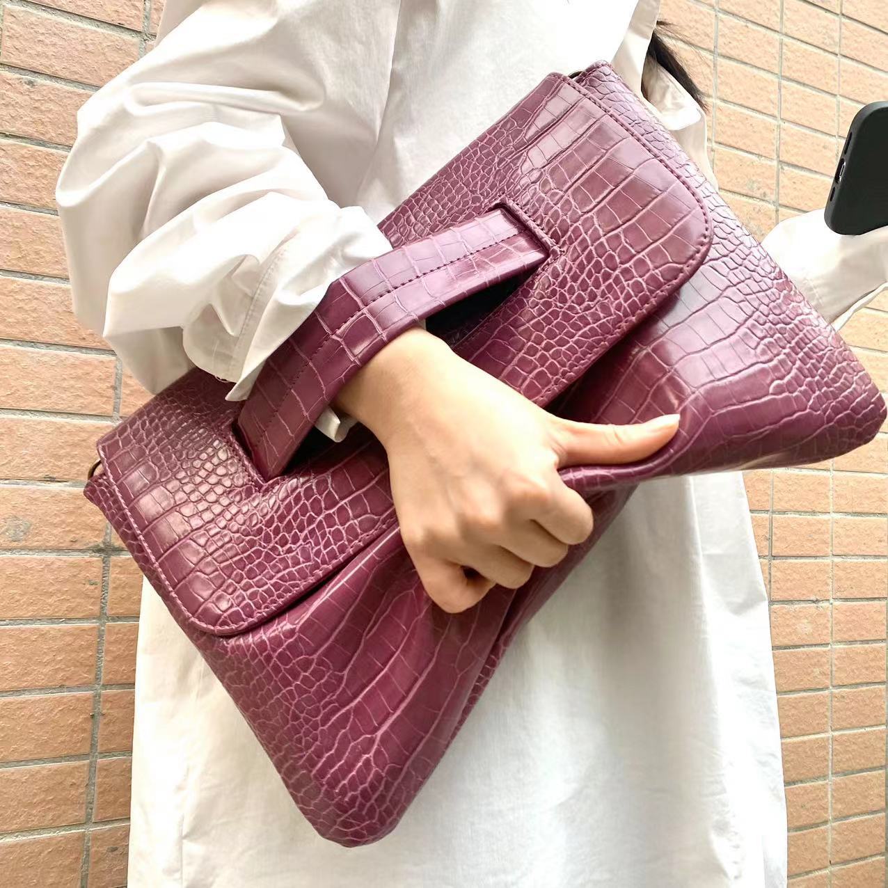 337g Weight Polyester Lining Material Flip Cover Closure Type Single Shoulder Strap Strap Type Envelope Bag Bags Type Casual, Daily, Shopping Occasion Pu Leather Material Solid Color Pattern All Seasons Season Women's Gender Elegant, Streetwear Style Square Shape Large Size Women's Large Pu Leather Solid Color Elegant Streetwear Square Flip Cover Envelope Bag 无