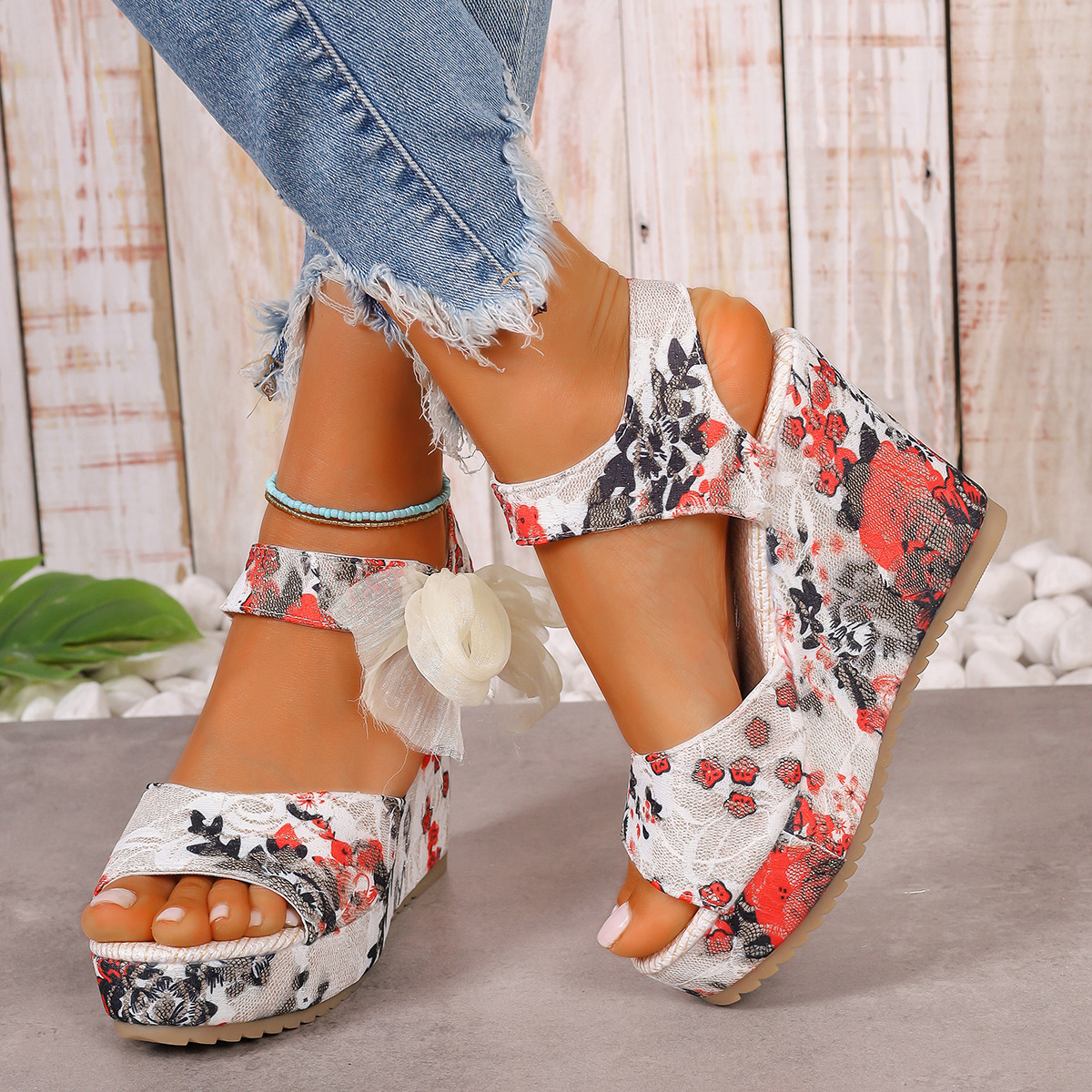 Estilo familiar famoso pendiente pintada con suela gruesa sandalias redondas para mujeres 2024 nuevo comercio exterior sandalias romanas grandes fuera