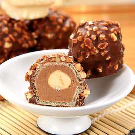 俄罗斯进口榛仁巧克力夹心糖果小神奇红黄蓝奶罐糖零食年货食品