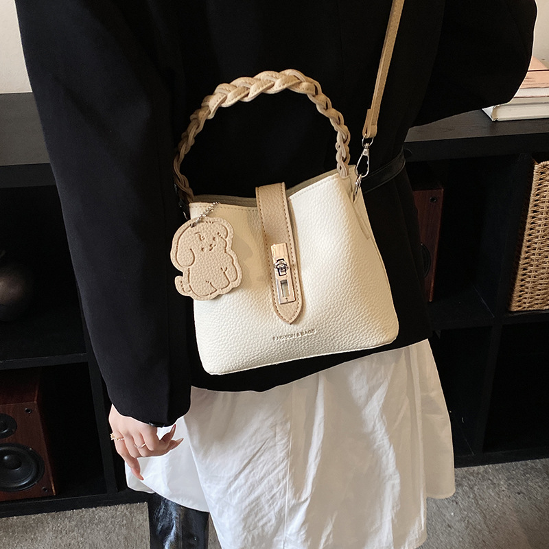 La sensación cotidiana de la versión coreana de la moda nicho bolso mujer 2026 nuevo mochila de hombro de un solo cubo de viaje bolsa temperamento