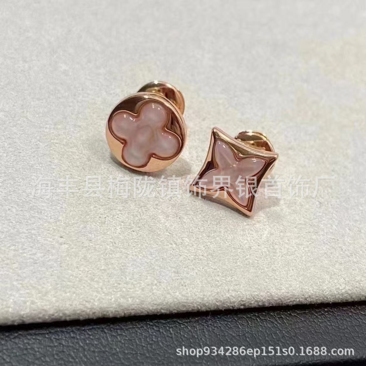 Donkey Familyの新作高級版四つ葉のクローバー五花ブレスレット、女性用18金メッキ、オールドフラワーパウダーシェルネックレス、アマゾナイトイヤリング