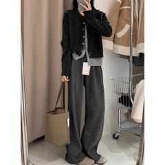 秋に入って怠惰な風の年齢を減らすスーツの女性の新型の高級感の洋風の偽の2つの上着の百合の広い足のズボンの2つのセット