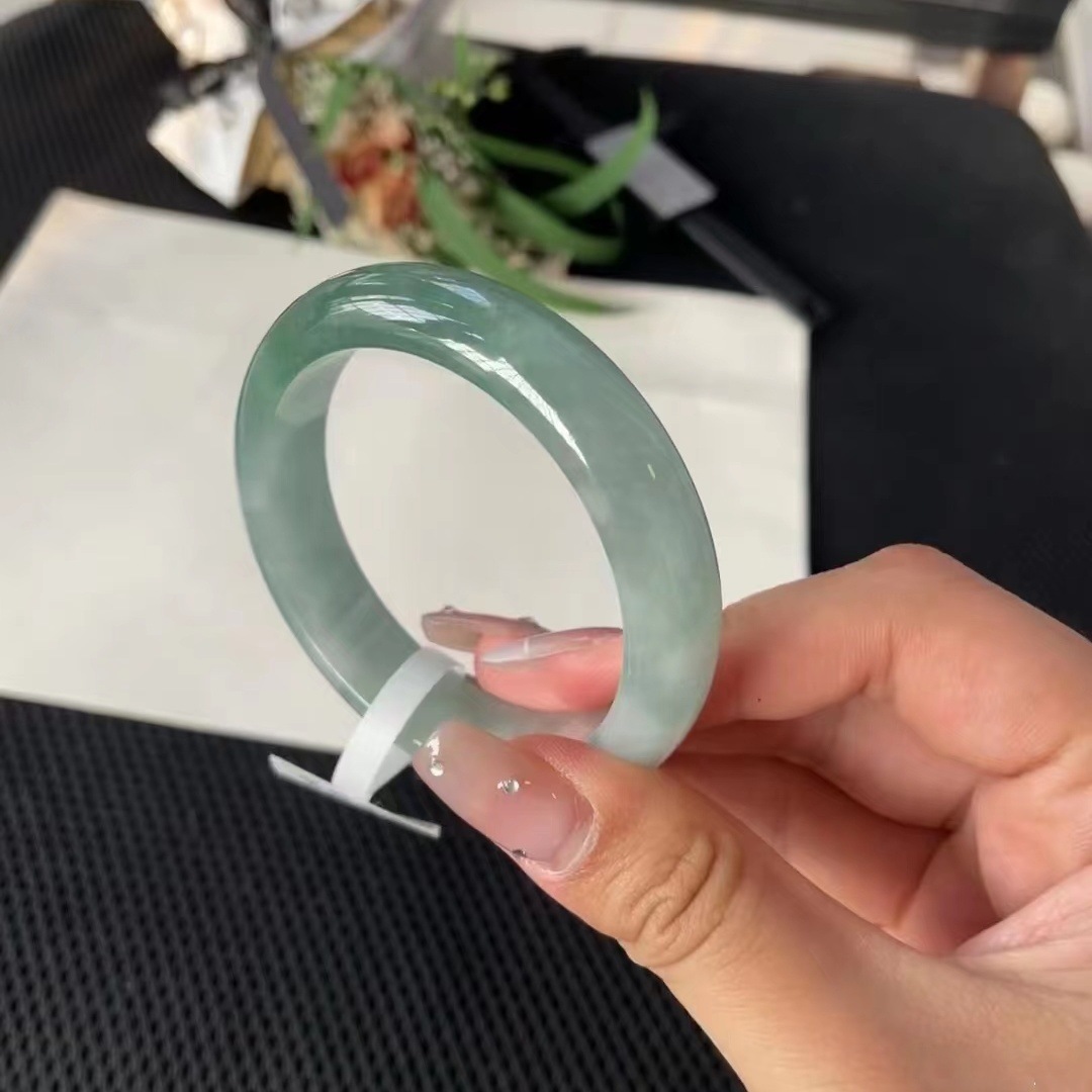 Vòng tay ngọc lục bảo tự nhiên Miến Điện cao cấp hình tròn (đường kính trong 52–64 mm)