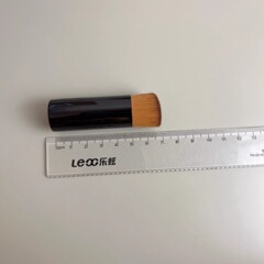初心者の美化粧品と同じ斜め頭の泡がコンシーラーを覆って、ペンキを塗って柔らかい人工毛を塗って化粧の毛を塗ってファンデーションのブラシを塗ります。
