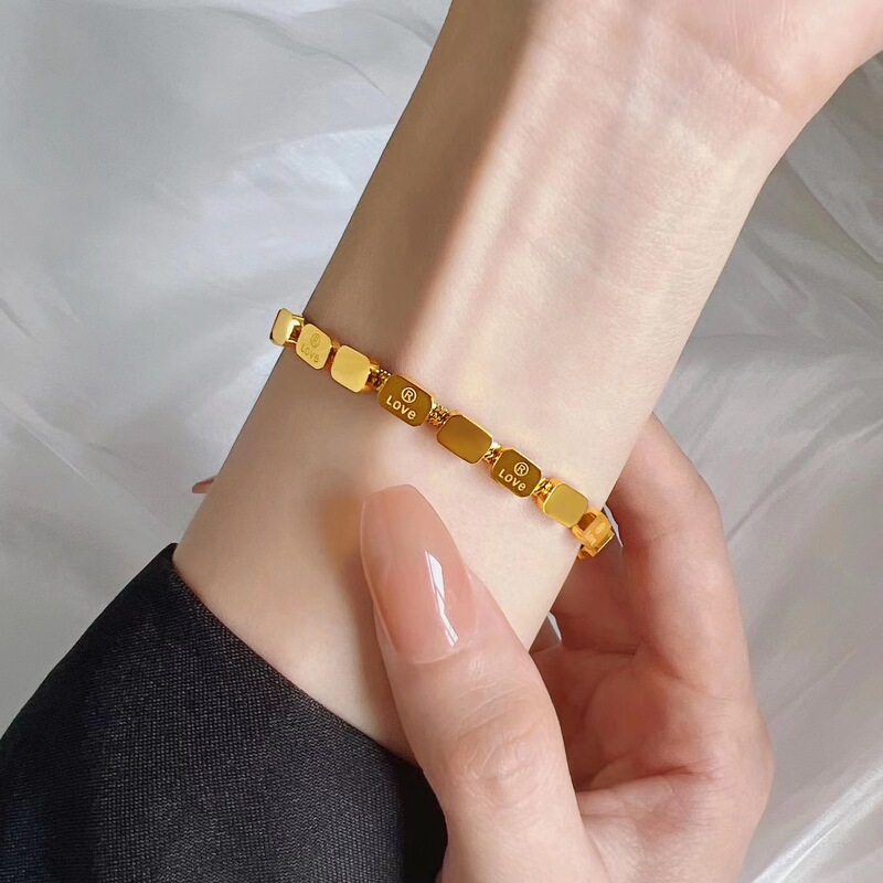 Golden Letter Small Square Titanium Steel Love Bracelet Niche Design Advanced Sense Cool Style 2022 New Cool Golden Letter Small Square Titanium Steel Love Bracelet Niche Design Advanced Sense Cool Style 2022 New Cool