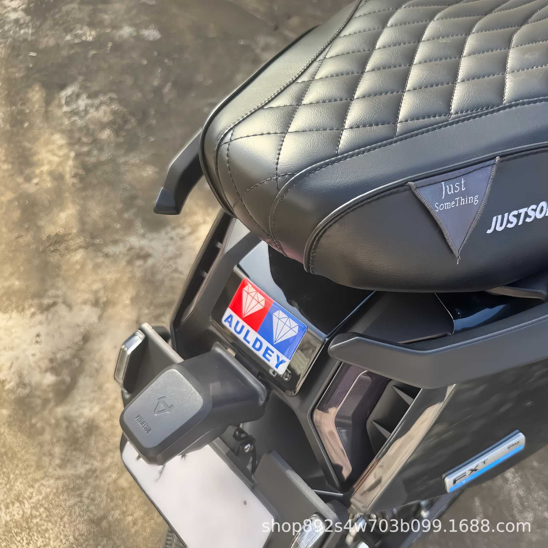 Suitable for the Niu FX/FXT second generation, non-destructive direct installation of the license plate bracket, adjustable and can be fitted with a projection rear license plate holder