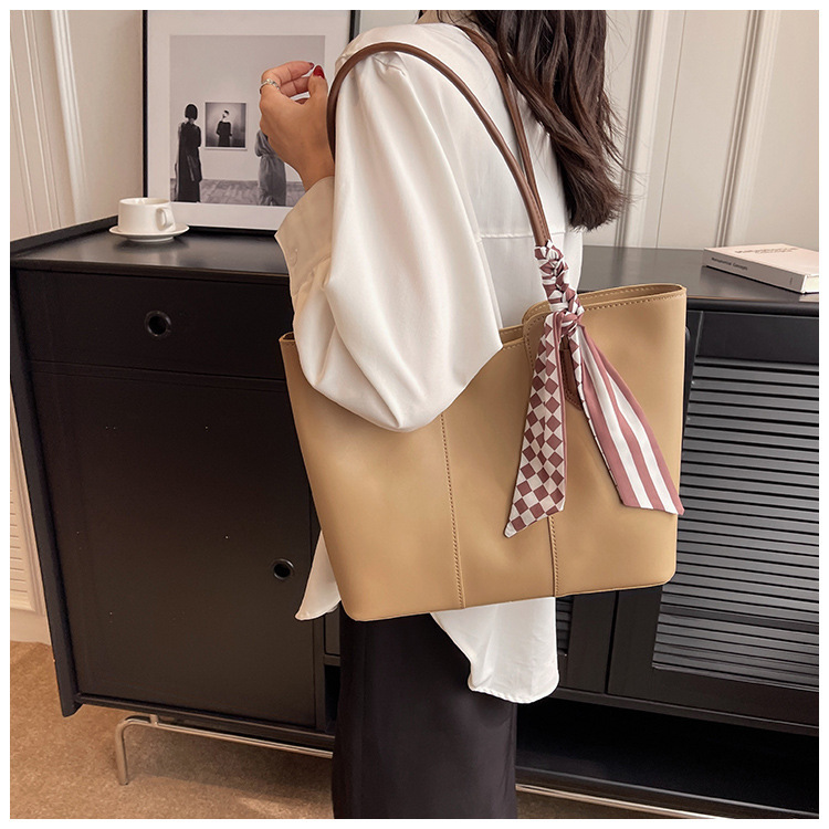 Versatile Women's Shoulder Bag Simple Commuter Tote Crossbody_voghion.com