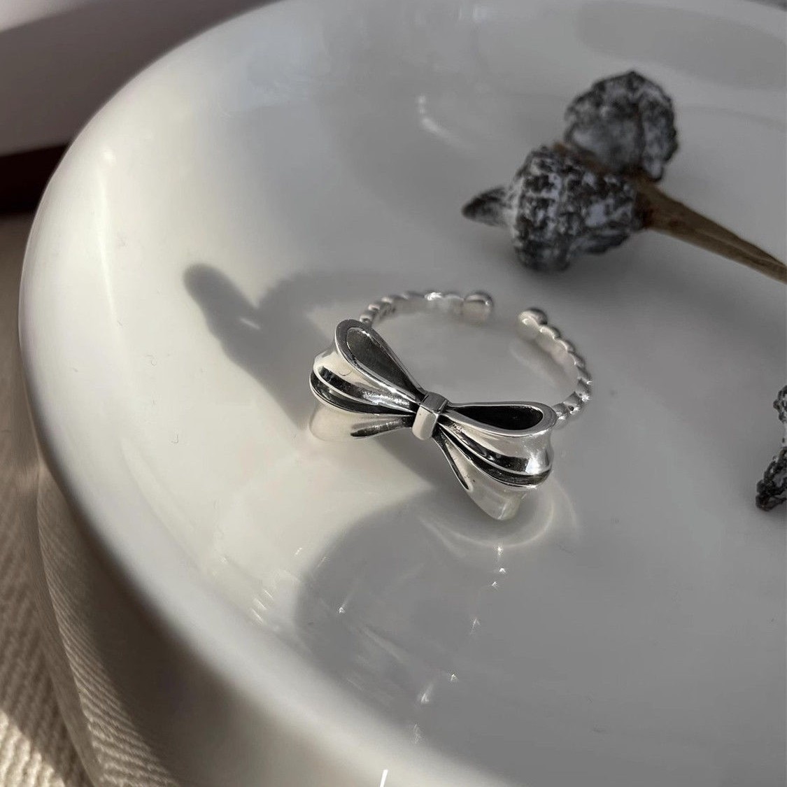 Suzyacc Kr Niche Design Schleife Schlicht für Damen 2026 Neuer trendiger Mode-Personalisierter Zeigefingerring_voghion.com