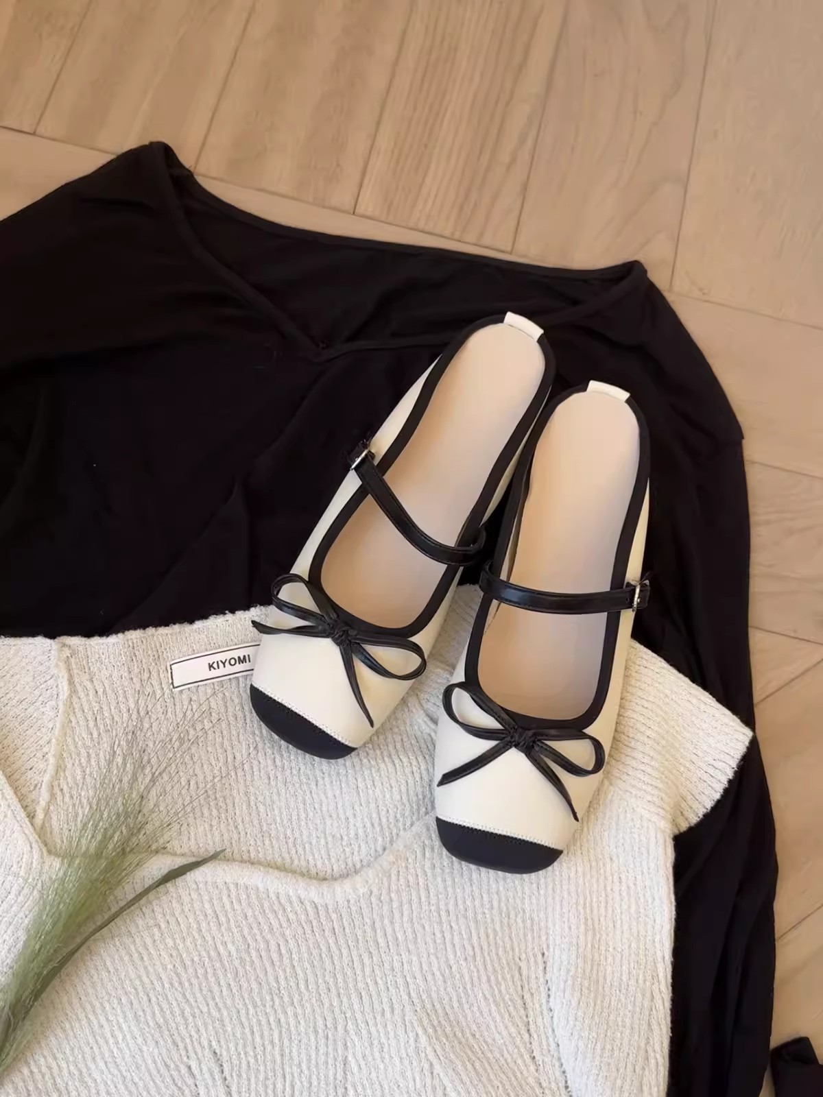 Versión de piel de oveja en stock ~ madres de uva aumentando la altura de las zapatillas de cabeza de bolsillo de la mujer un arco de una palabra de boca superficial medio zapatos de ballet