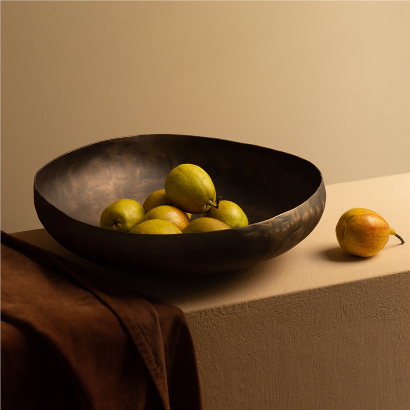 India importa estilo europeo retro para hacer cuencos decorativos antiguos e irregulares sala modelo Sala de estar decorada con bandeja de metal y platos de frutas