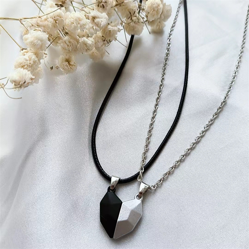 Amor transfronterizo imán pareja color coincidencia collar simple creativo deseando piedra desamor costura colgante hombres y mujeres clavícula cadena