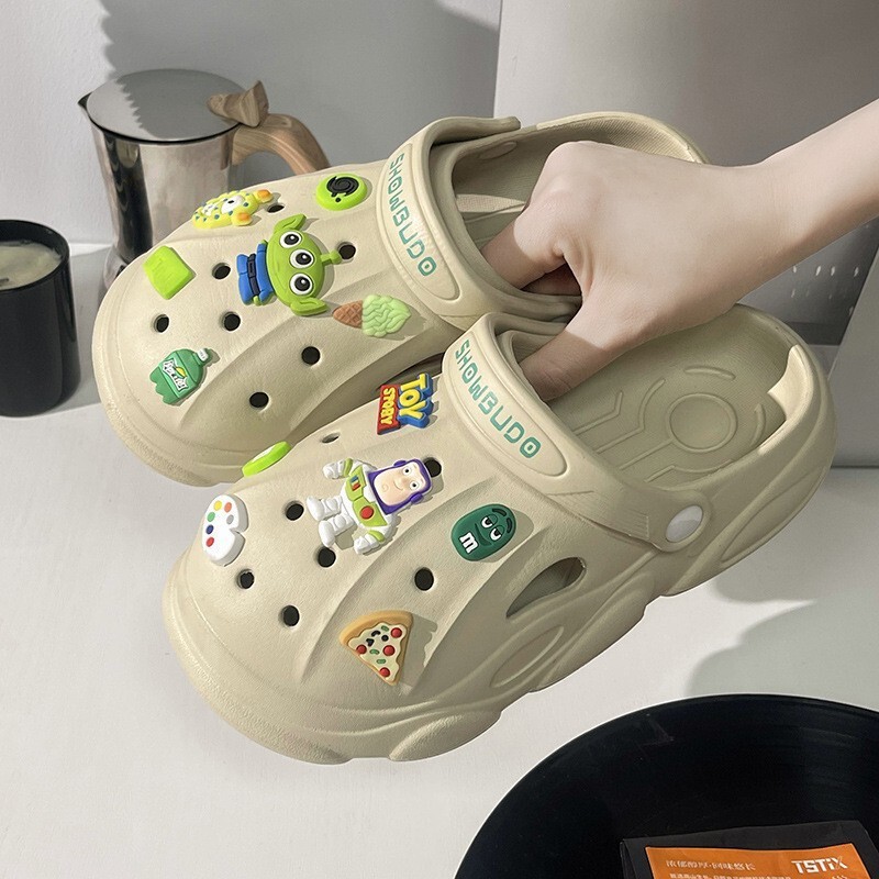 Baotou sandals and slippers women's summer wear new soft bottom non-slip cute girl heart thick bottom two-wear hole shoes zero purchase