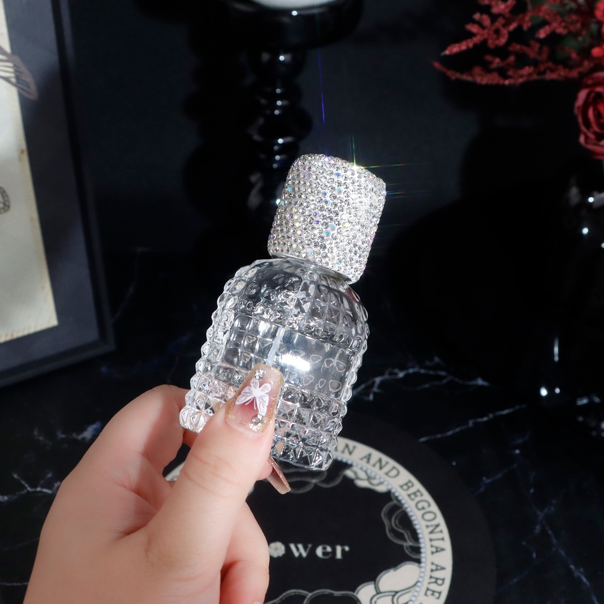 跨境爆款镶水钻高档分装瓶轻奢30ml透明玻璃瓶女士便捷按压式喷瓶