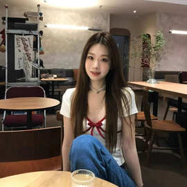 甜辣纯欲风短袖t恤女夏季新款设计感红色拼接修身显瘦V领上衣辣妹