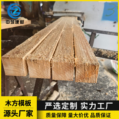 建築木の方の工事現場は方の木の跳板の設備を支えて、木の枕木を量って木の橋の工事現場を支えて回転します。