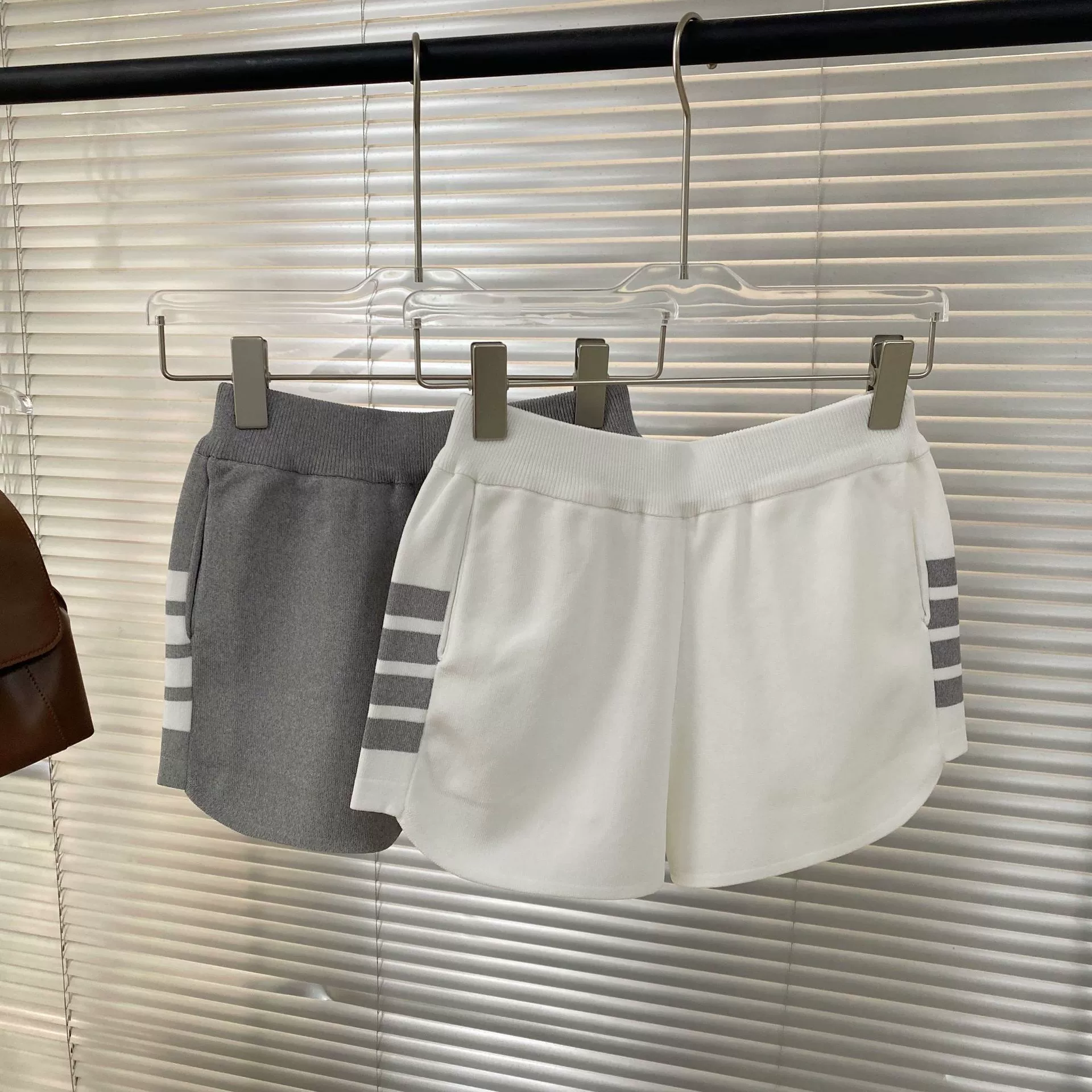 8969tb Боковые штаны Весенний и Летний Академия Ветер Четырехполосные ледяные брюки Женские брюки Летняя одежда