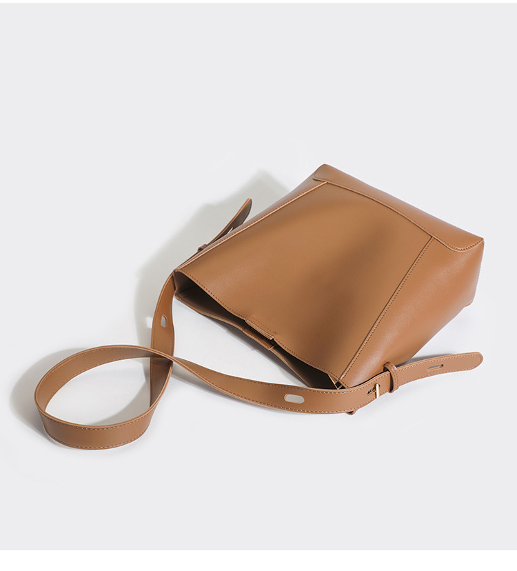 Zipper Closure Type Women's Medium Pu Leather Solid Color Streetwear Zipper Shoulder Bag