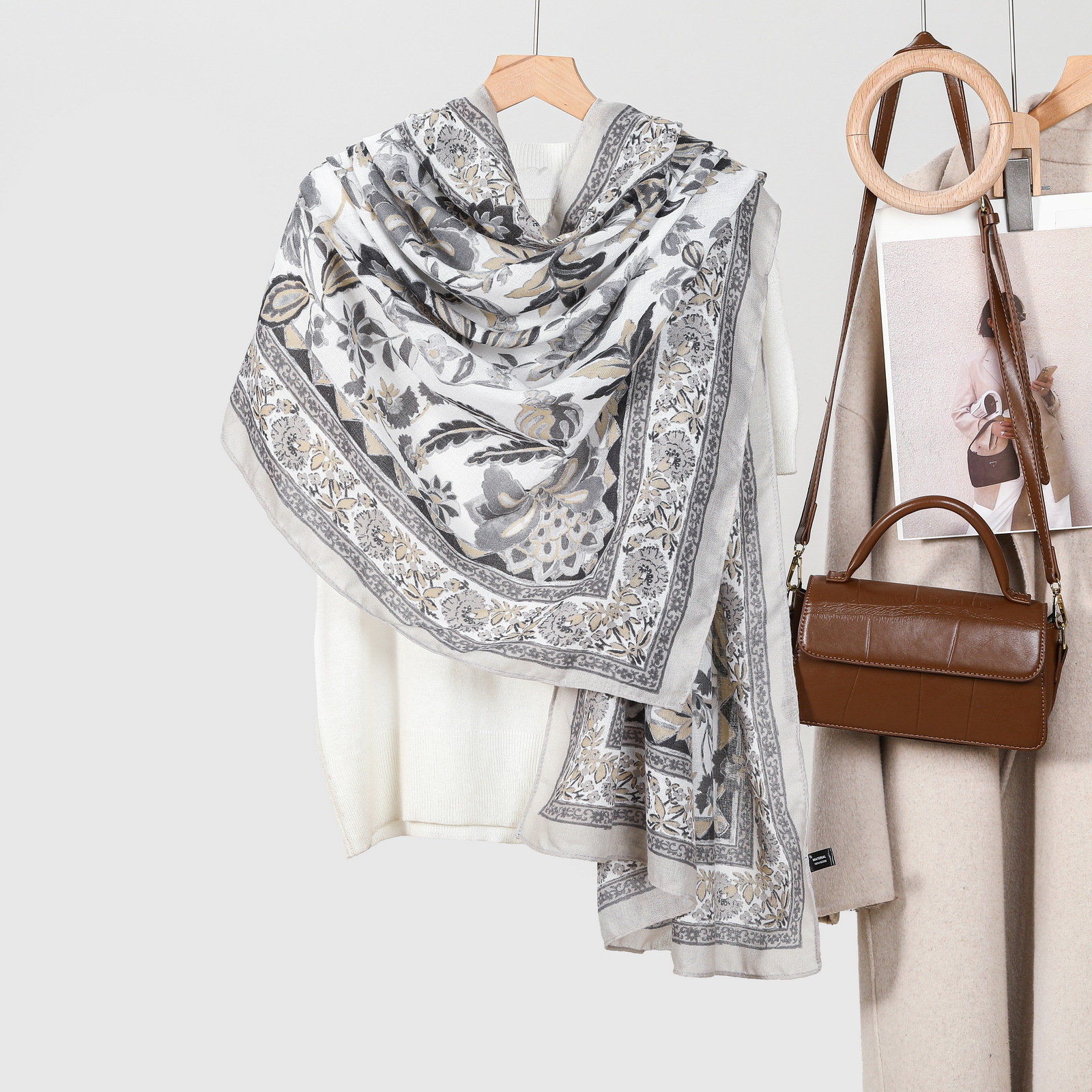 레트로 나뭇잎 꽃 롱 스카프 화이트