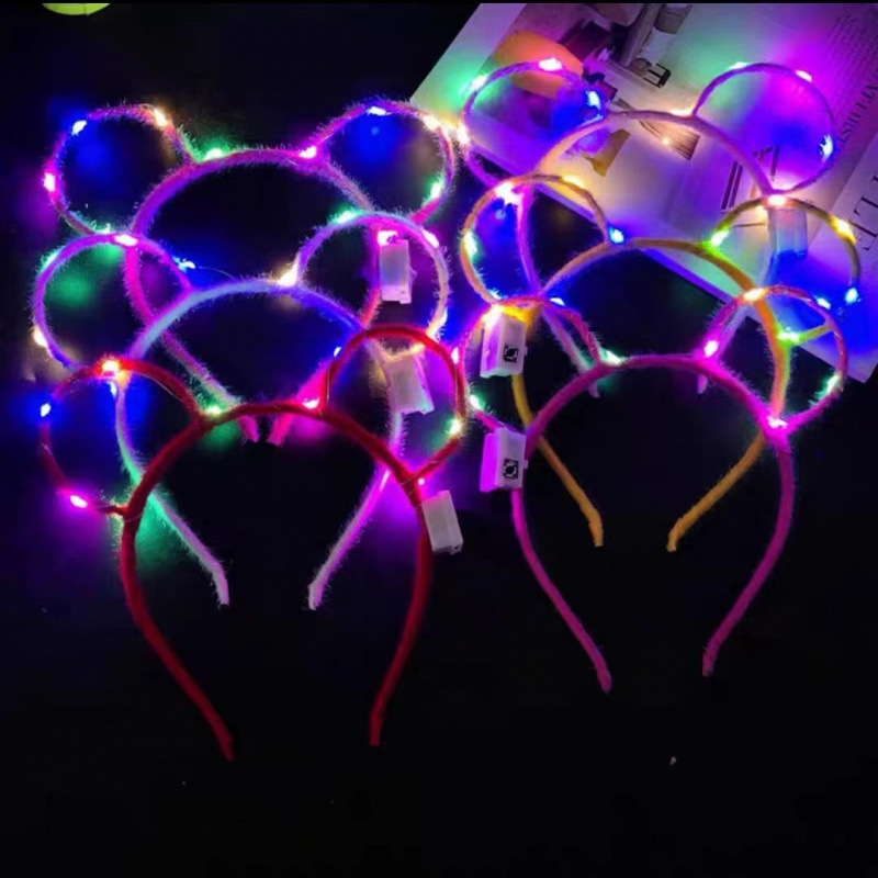 Mickey de colores amarillos brillantes