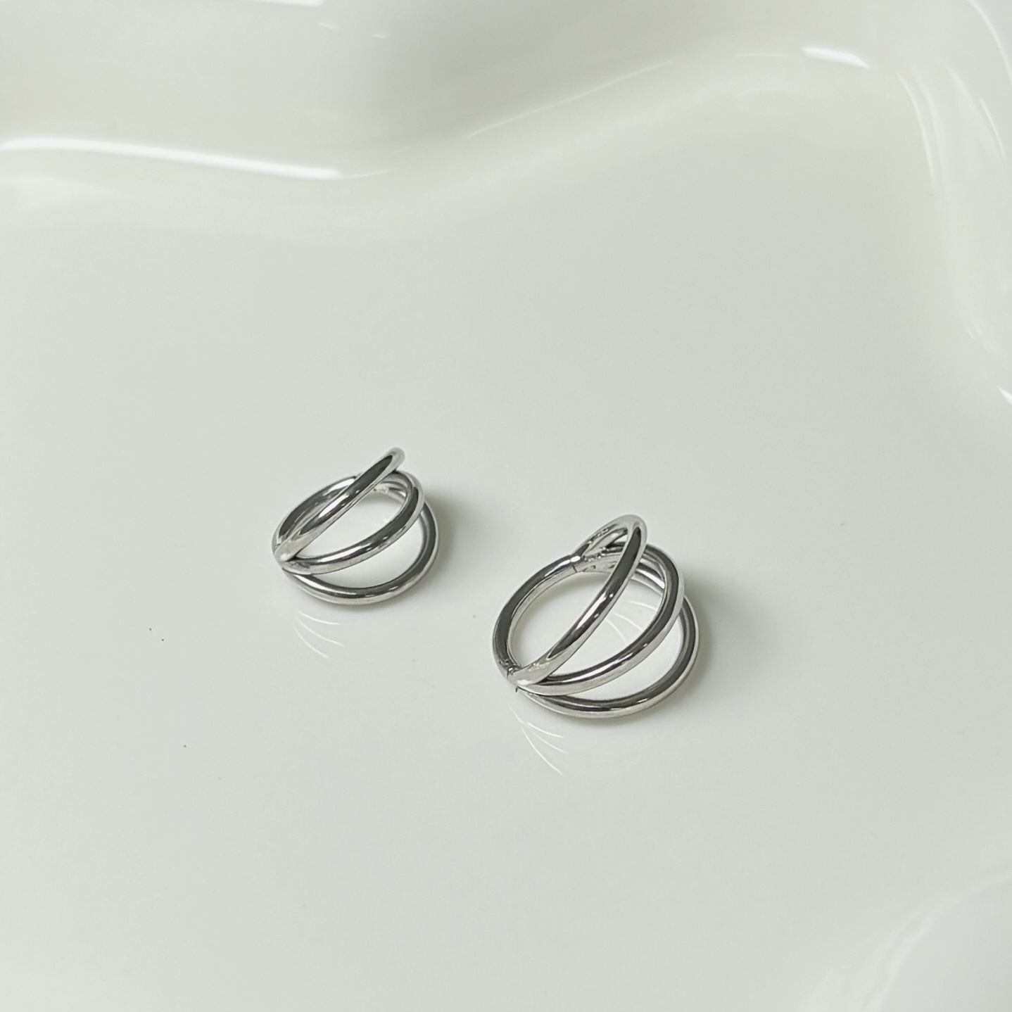 Silver pointed spike labret stud material detail