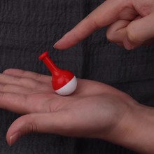 意念控制 不倒翁 红白魔瓶 瓶中精灵 魔术道具 近景 IMP bottle