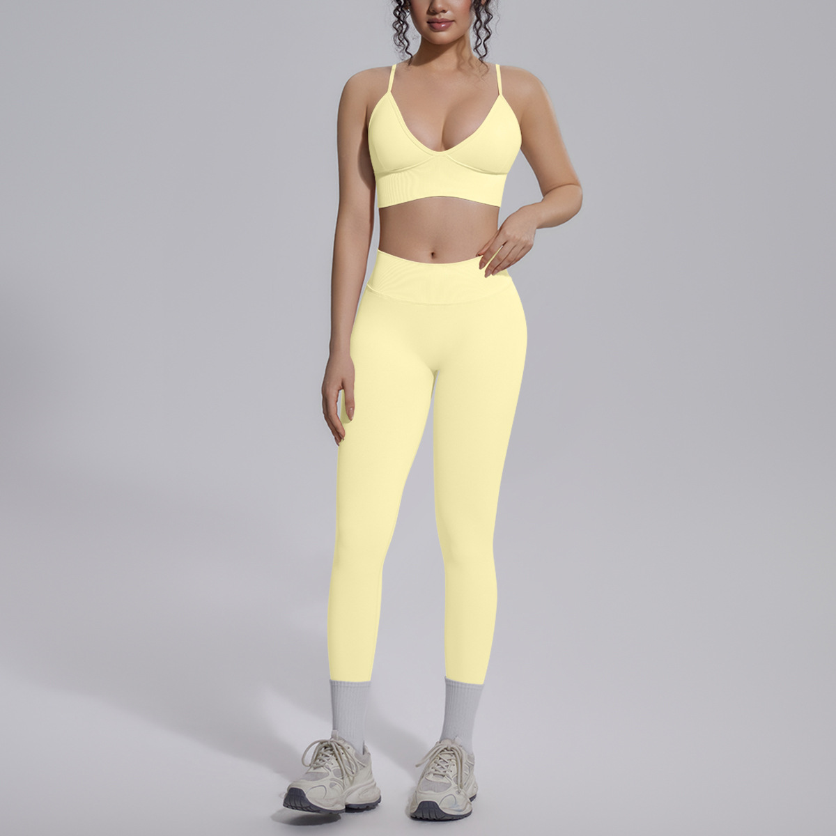 Nuevo cross-border sin costuras color sólido hermoso de espalda alta elástica ropa de entrenamiento de yoga apretada cuatro piezas juego de ejercicio ejercicio ejercicio ejercicio