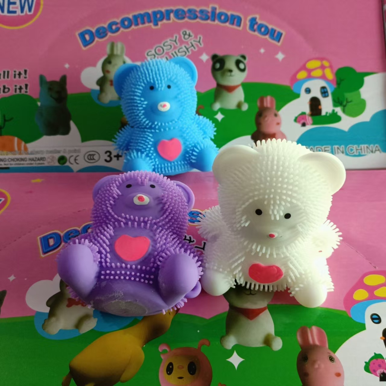 Los Osos peludos de amor transfronterizos desahogan la descompresión de los animales de dibujos animados y exprimen el suministro mayorista de juguetes de oso.