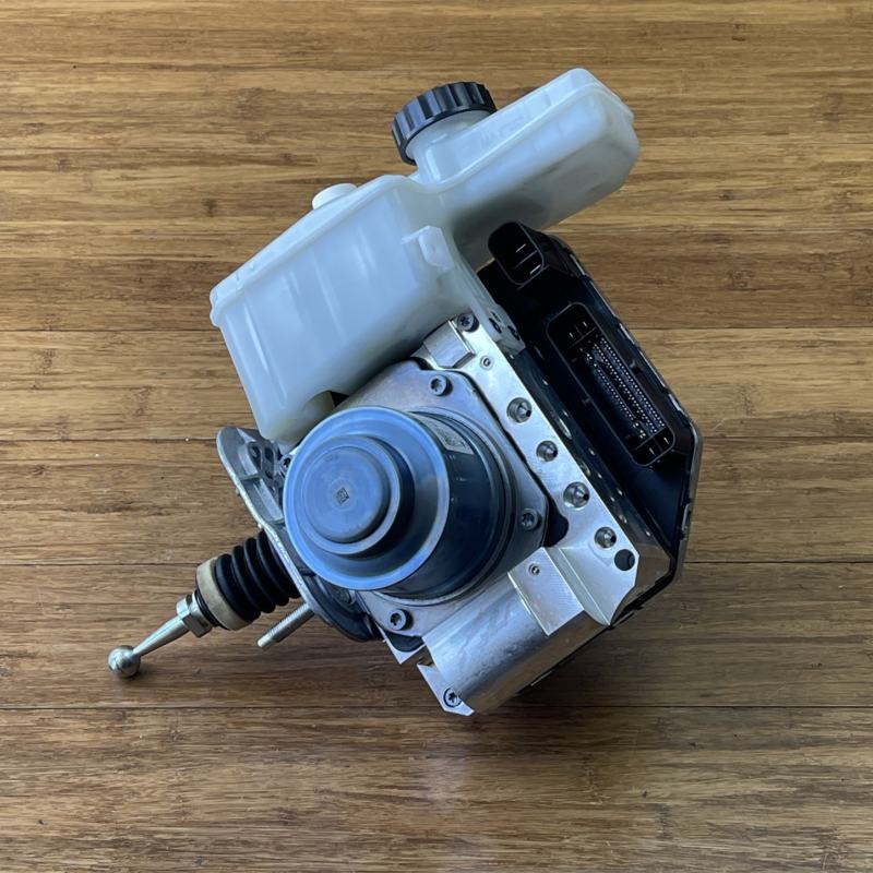 Suitable for Bmw 840I 850I M8 F93 G12 G11 Car Parts Abs Pump Brake Master Cylinder