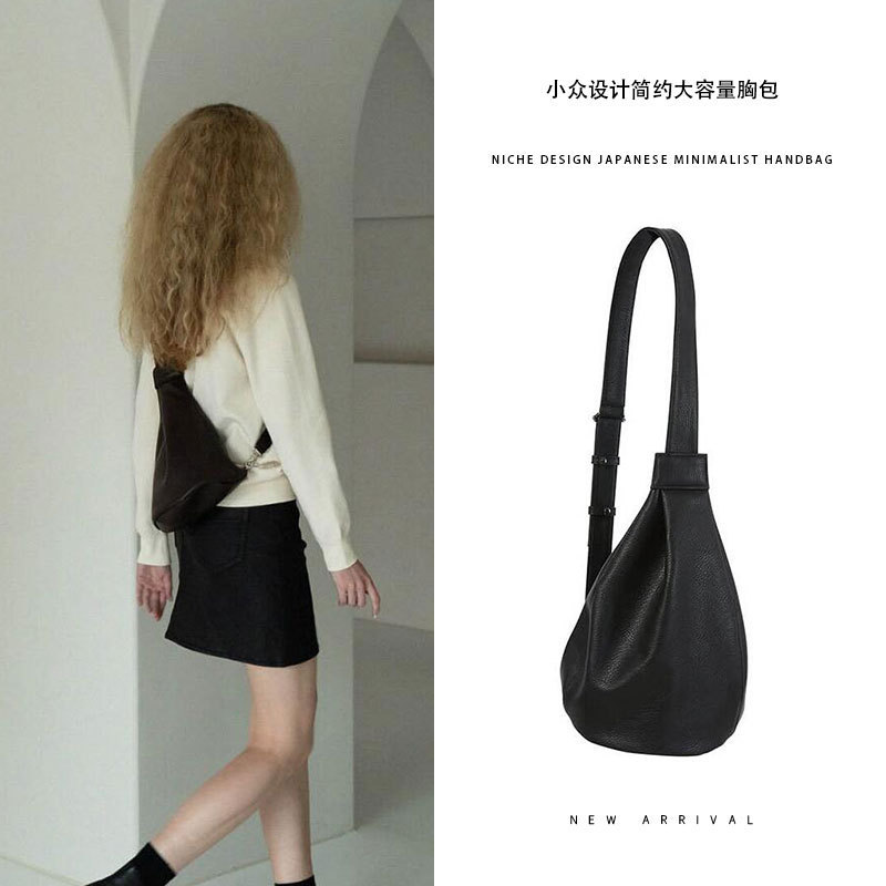 2022 Early Autumn Korean Designer Same Style Handsome Crossbody Chest Bag Fashionable Western Style Simple Artistic Shoulder Bucket Bag 2022 Early Autumn Korean Designer Same Style Handsome Crossbody Chest Bag Fashionable Western Style Simple Artistic Shoulder Bucket Bag