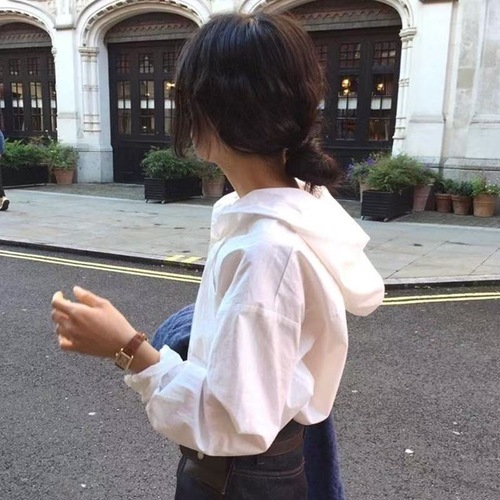 Women's Loose Casual Long-Sleeve White Hooded Shirt with Chic Autumn Minimalist Design, Versatile and Stylish for Korean Women