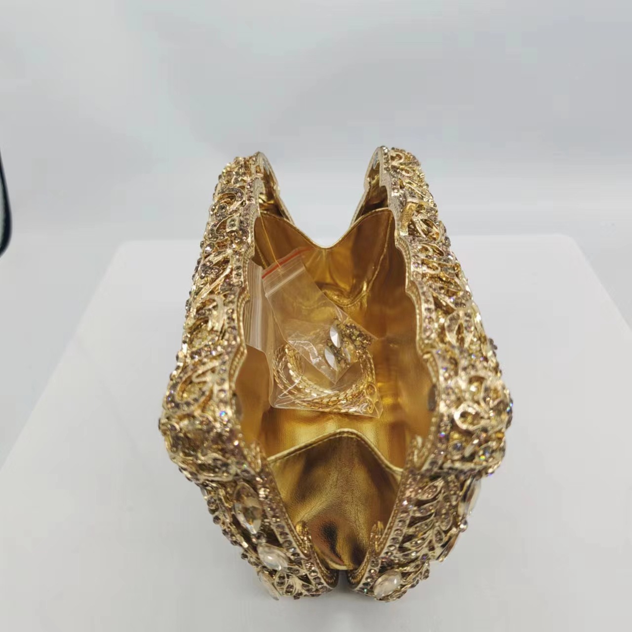 Nuevo bolso de aleación de lujo de mujer de moda europea y americana cadena de banquete bolso de axila ligero lujoso oro plata duro Daiwei