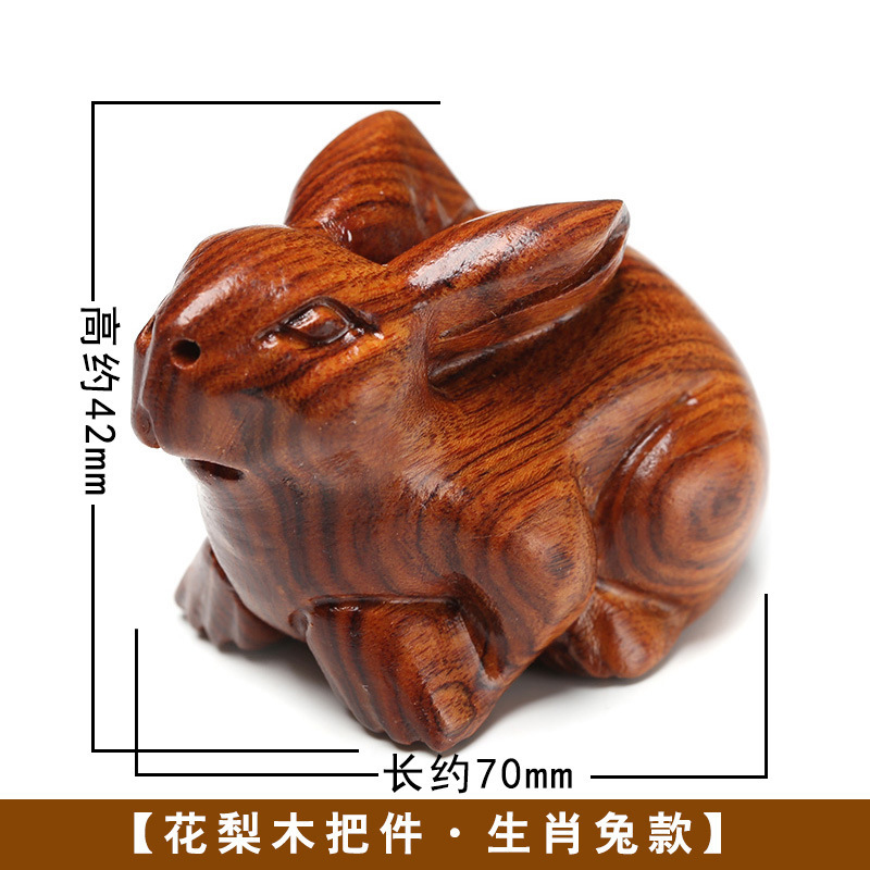 黄花梨の取っ手の件の木はクルミのヒョウタンの十二生肖の文を彫って赤い木の彫刻の小さい掛け金を彫って中実の置物を並べます。|undefined
