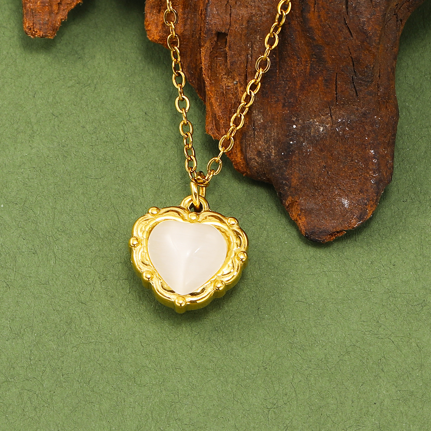 304 Stainless Steel Material Real Gold Plated Heart Shape 304 Stainless Steel Elegant Retro Waterproof Non Tarnish 304 Stainless Steel Pendant Necklace