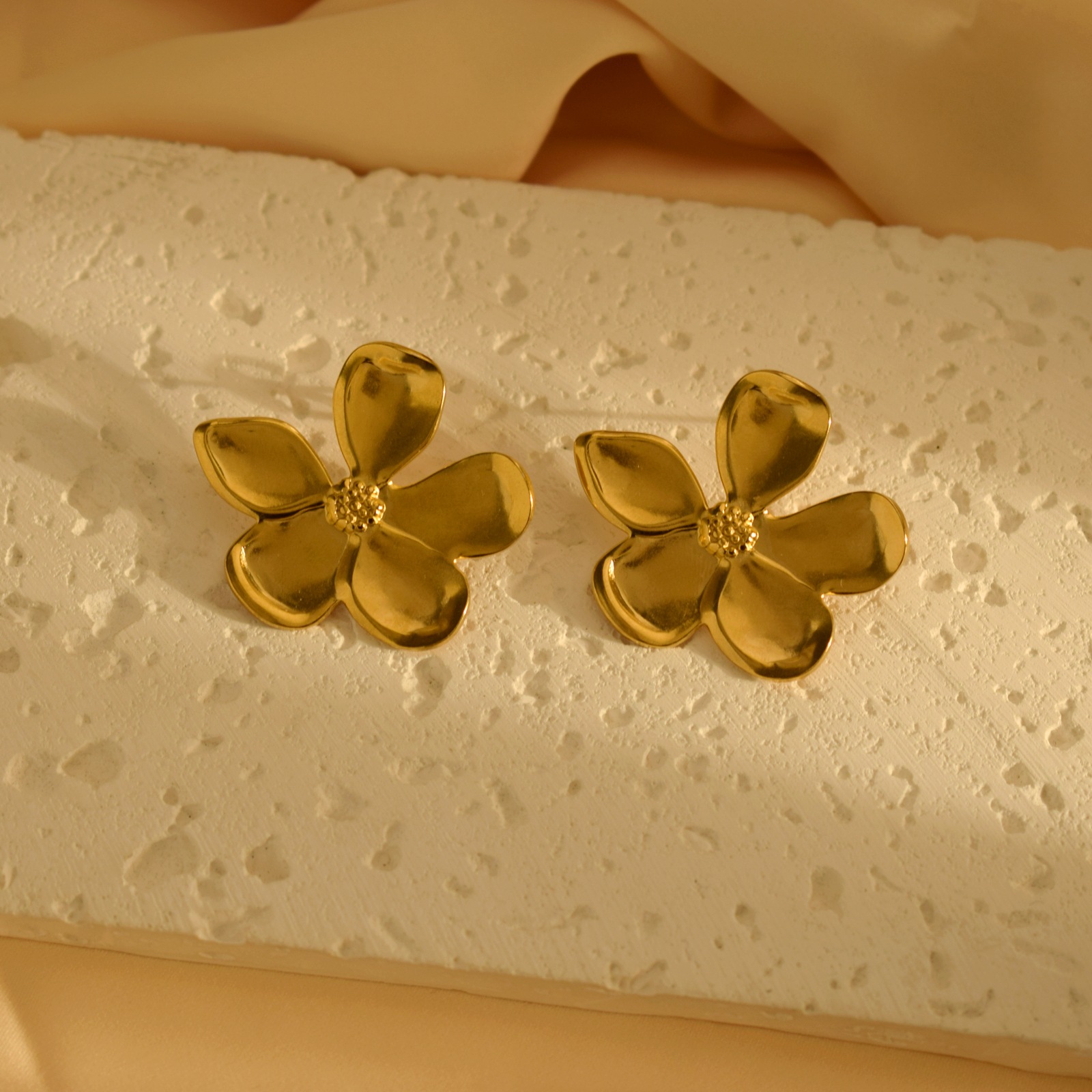 Plating Design 1 Pair Basic Flower Plating Titanium Steel Ear Studs
